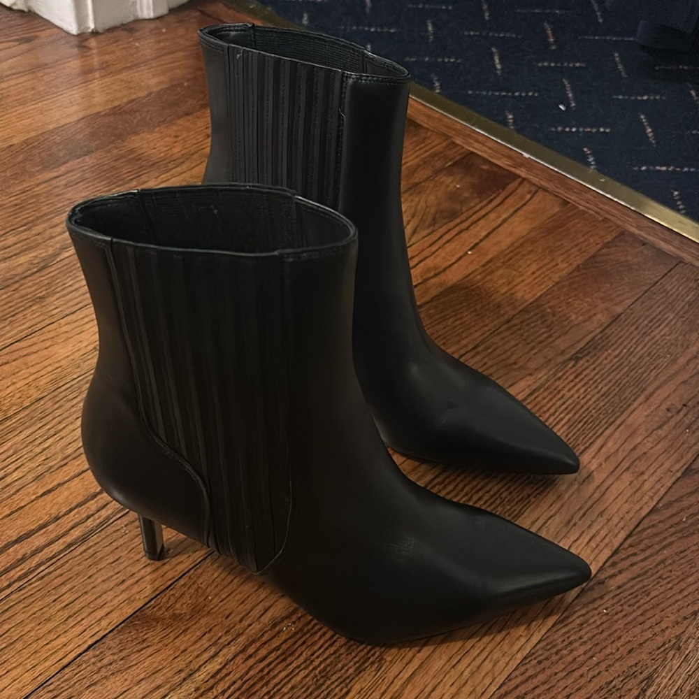 NEW Veronica Beard Lisa Bootie in Black Sz. 11